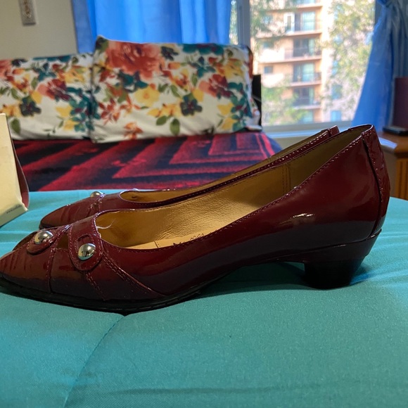 Red heels - Picture 3 of 4